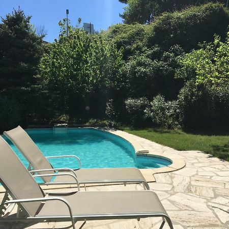 Gite Les Volets Bleus Venelles Esterno foto